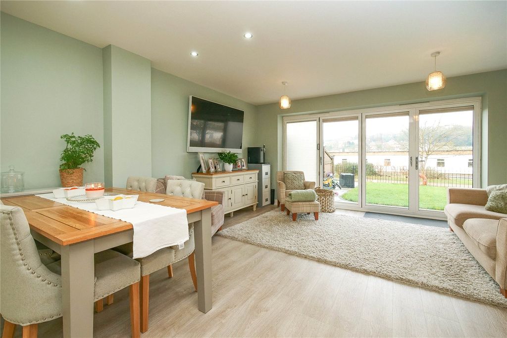 Property photo 2 of 20 Picture No. 15