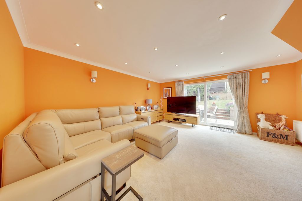 Property photo 2 of 19
