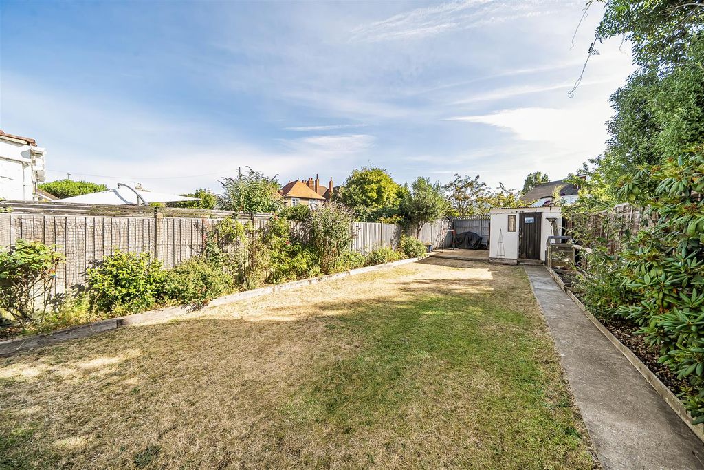 Property photo 3 of 17 Garden