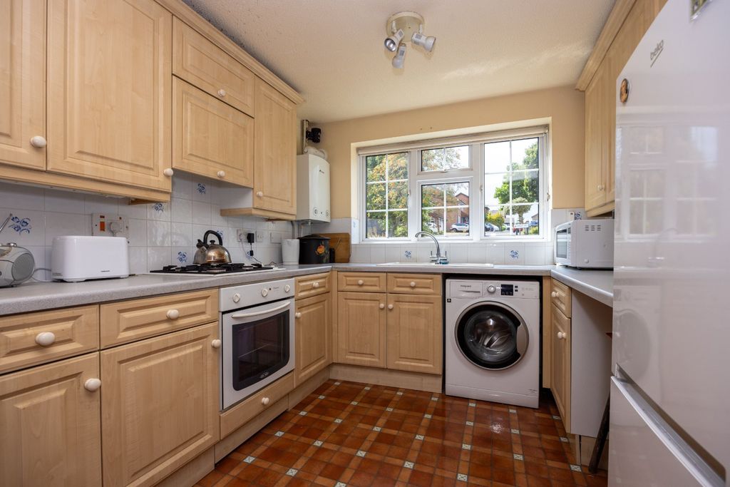 Property photo 3 of 17 Kitchen