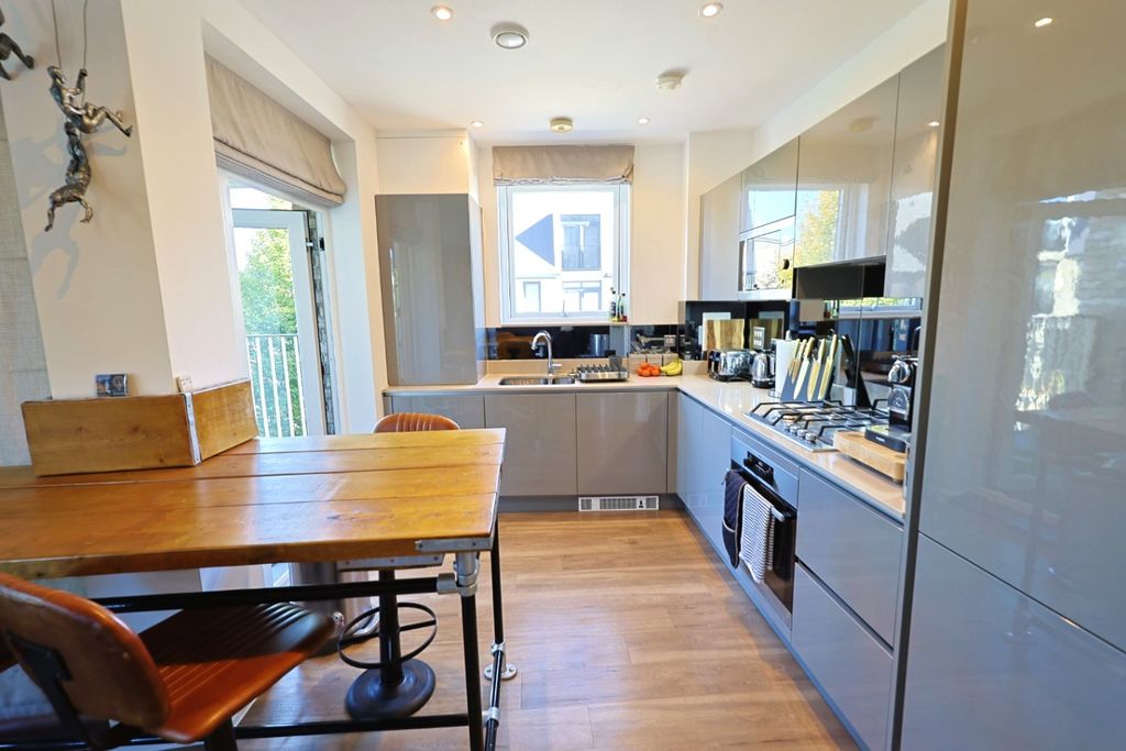 Property photo 3 of 14 4595042