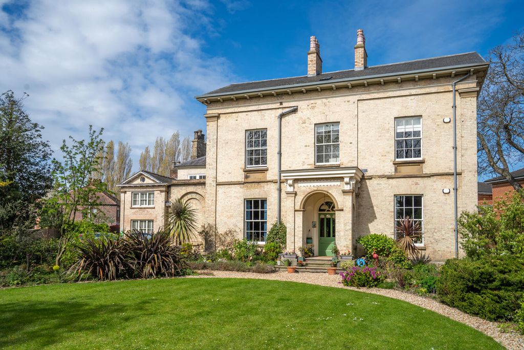 Property photo 1 of 14 Front (Exterior)