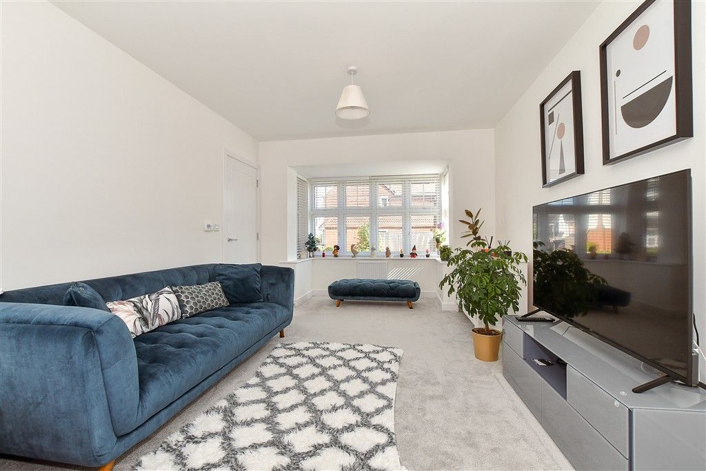 Property photo 2 of 12 Lounge