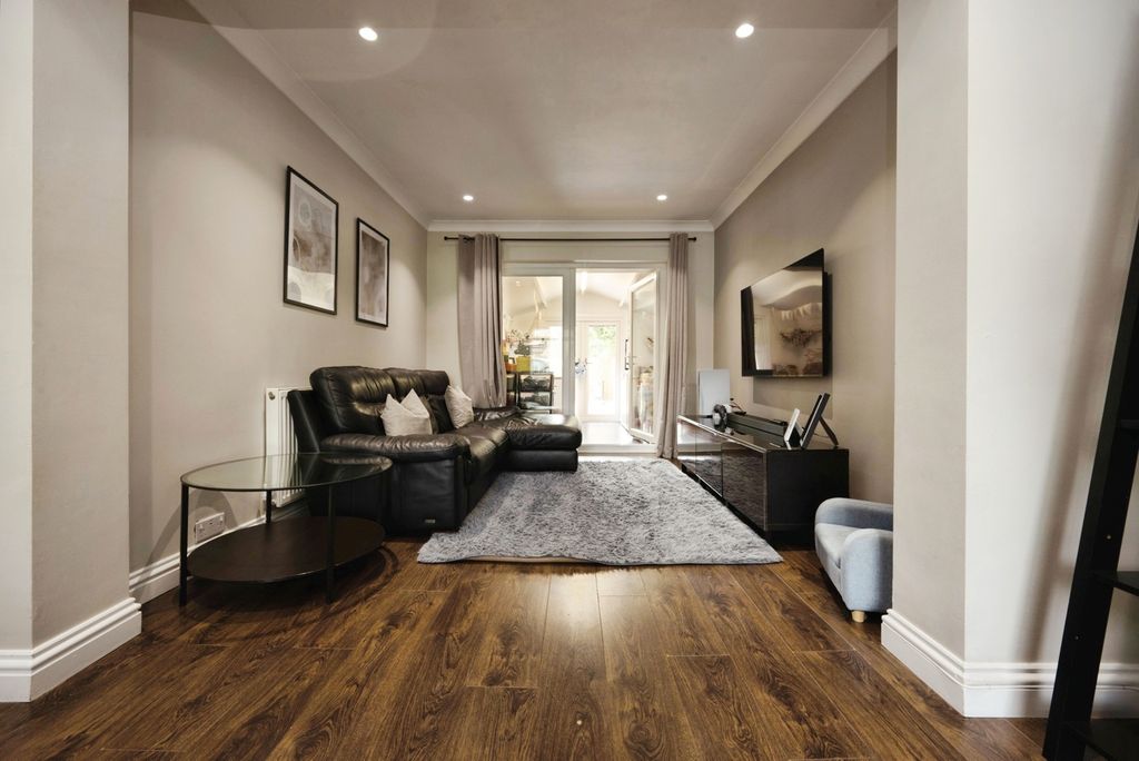 Property photo 2 of 21 Pbox-Img.Jpg