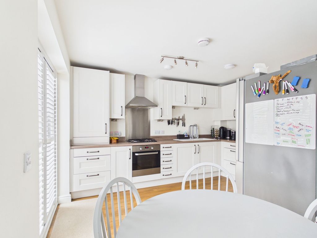 Property photo 3 of 14 Kitchen/Dining