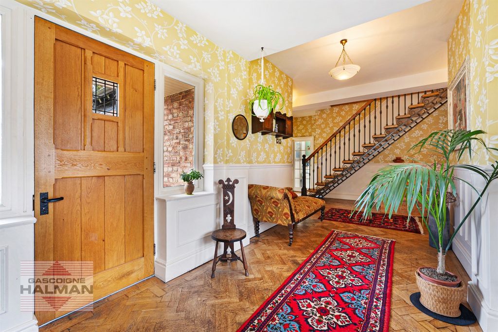 Property photo 2 of 31 Entrance Hallway