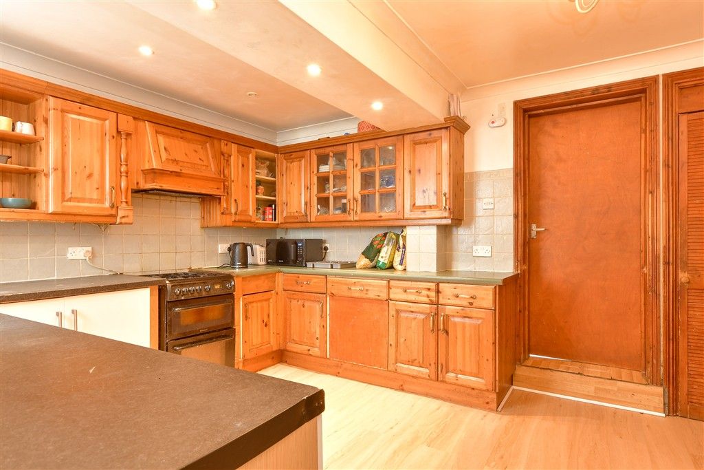 Property photo 2 of 9 Kitchen