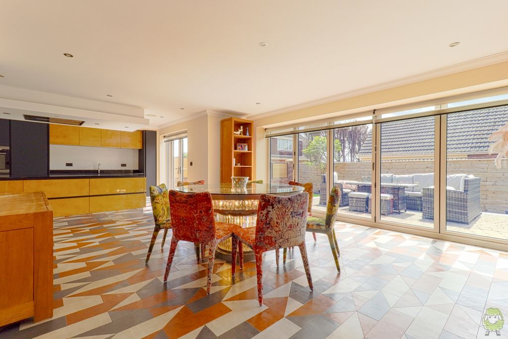 Property photo 3 of 28 Kd