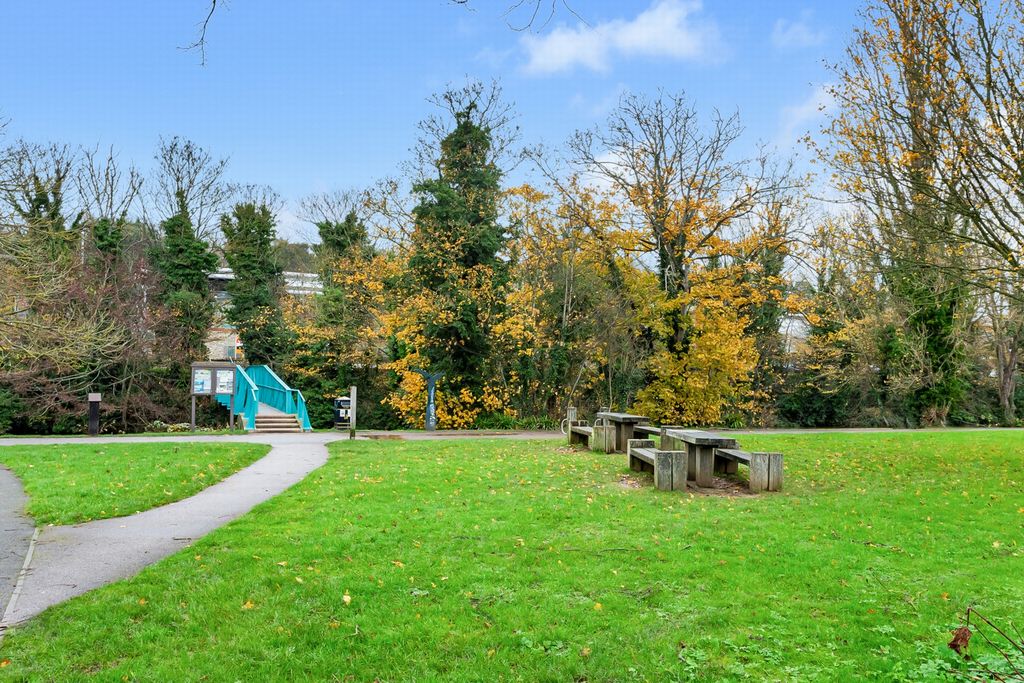 Property photo 2 of 22 Opposite