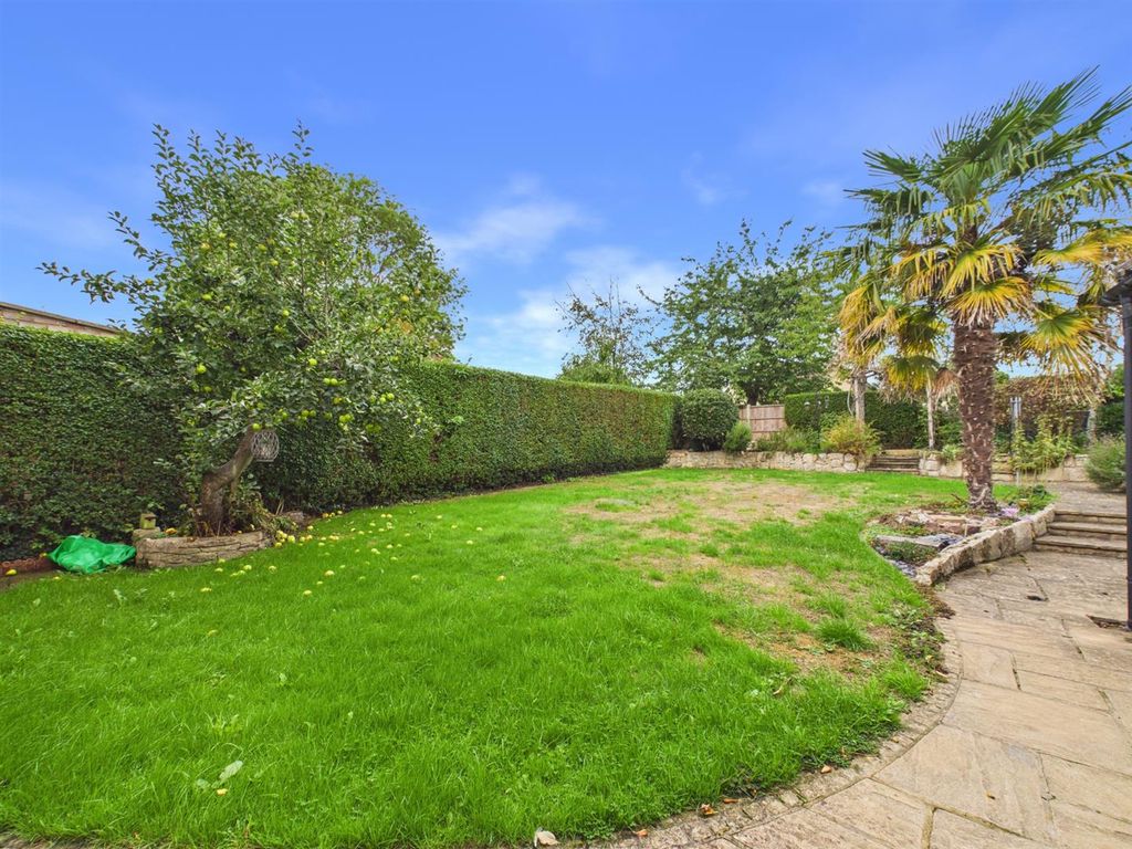 Property photo 2 of 16 Garden