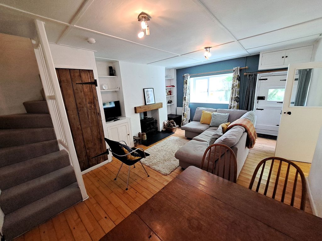 Property photo 2 of 22 Living Room
