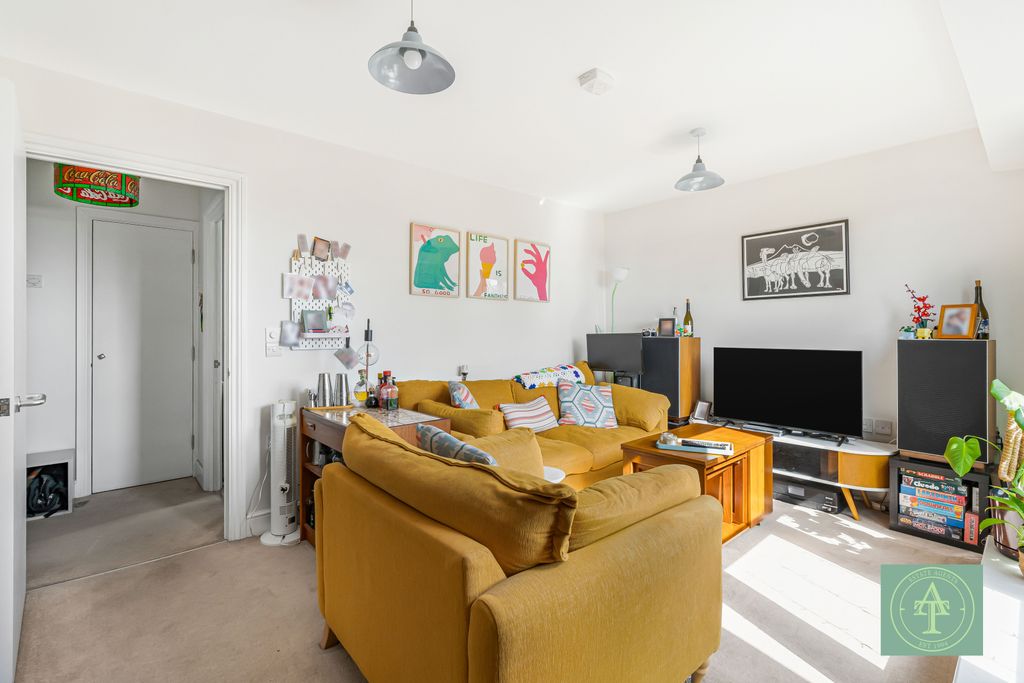 Property photo 3 of 16 9 90490 Watermarked