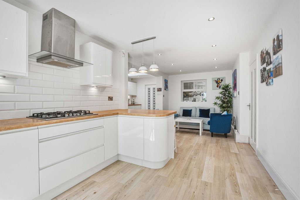 Property photo 2 of 47