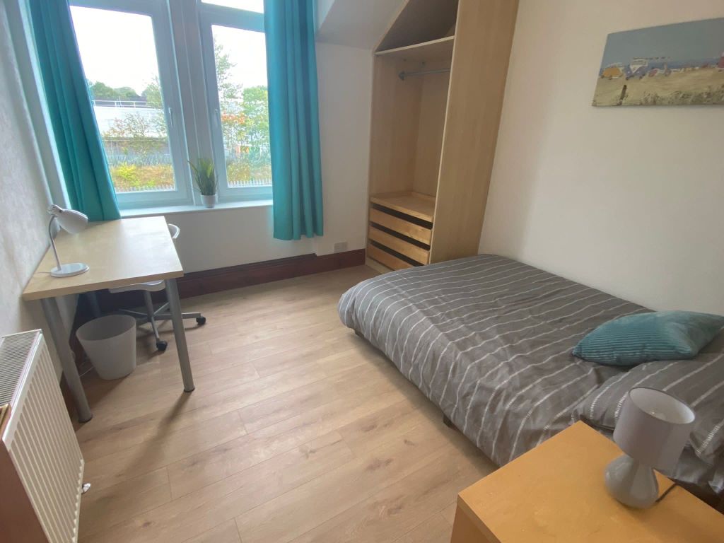 Property photo 1 of 10 Cover