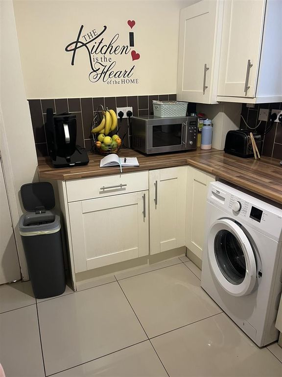 Property photo 2 of 12 Kitchen