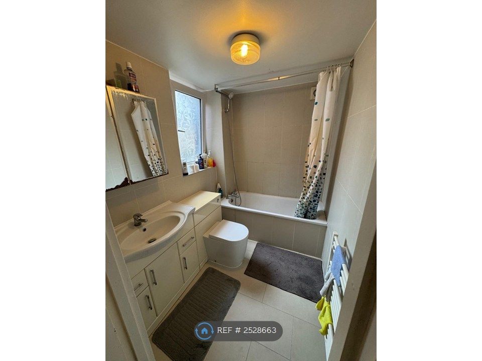 Property photo 1 of 9 Bathroom