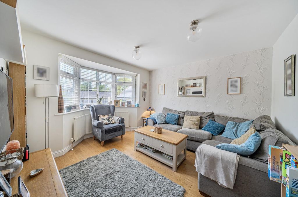 Property photo 2 of 11 Davidson Frost-Wellings, Dfw, School Lane, Bushey,