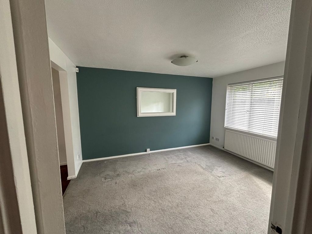 Property photo 3 of 18 Lounge