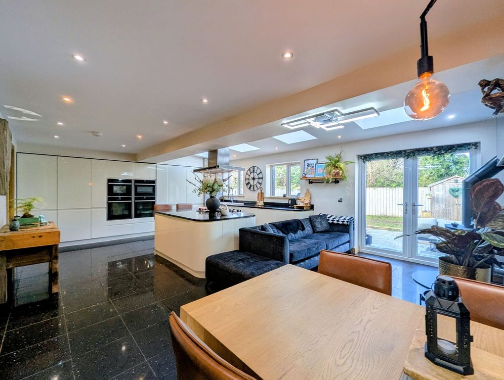 Property photo 3 of 32