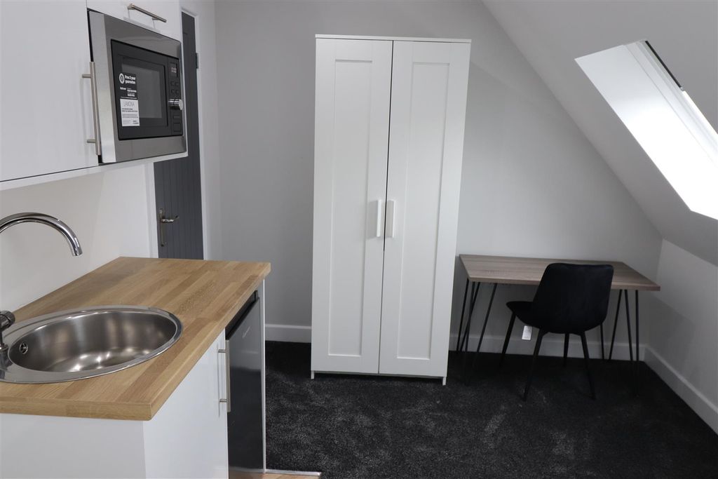 Property photo 2 of 7 78 Charter (58).Jpg