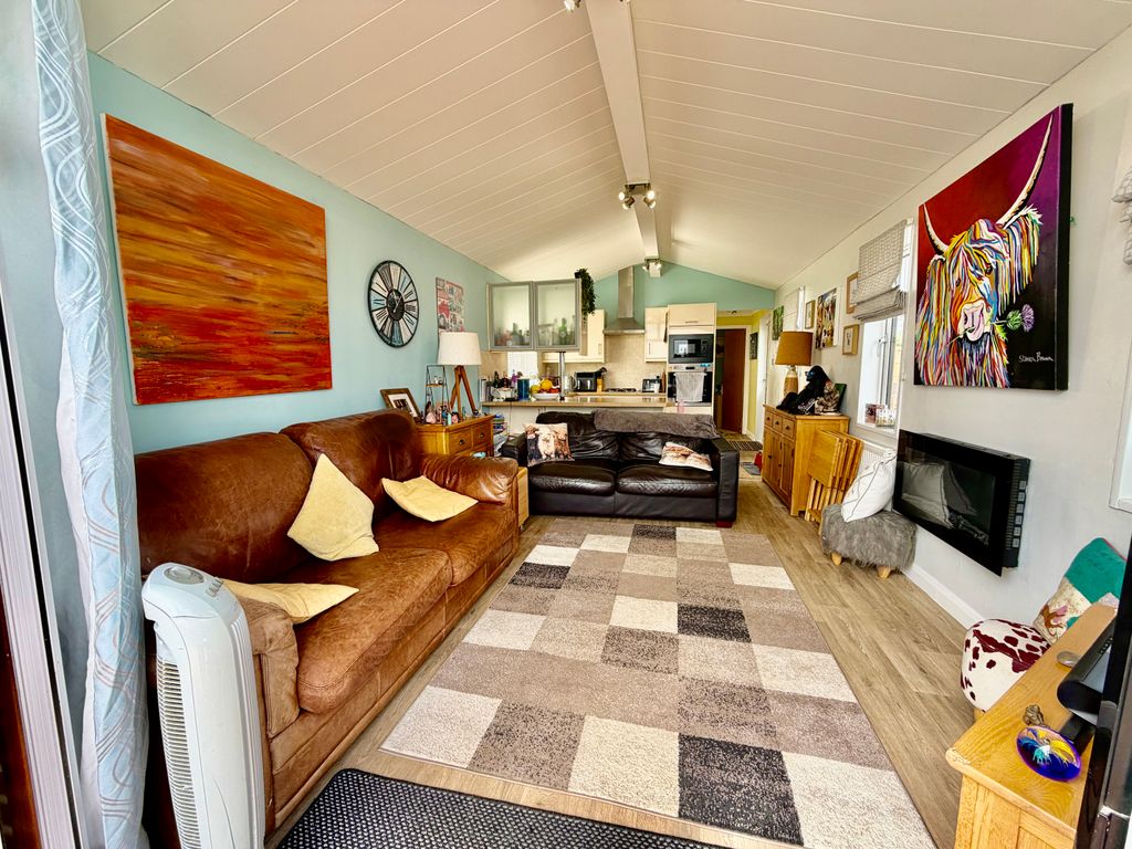 Property photo 1 of 14 Lounge