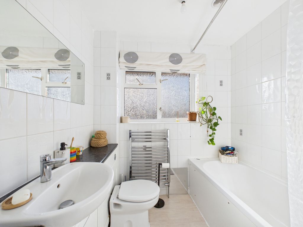 Property photo 3 of 14 Bathroom