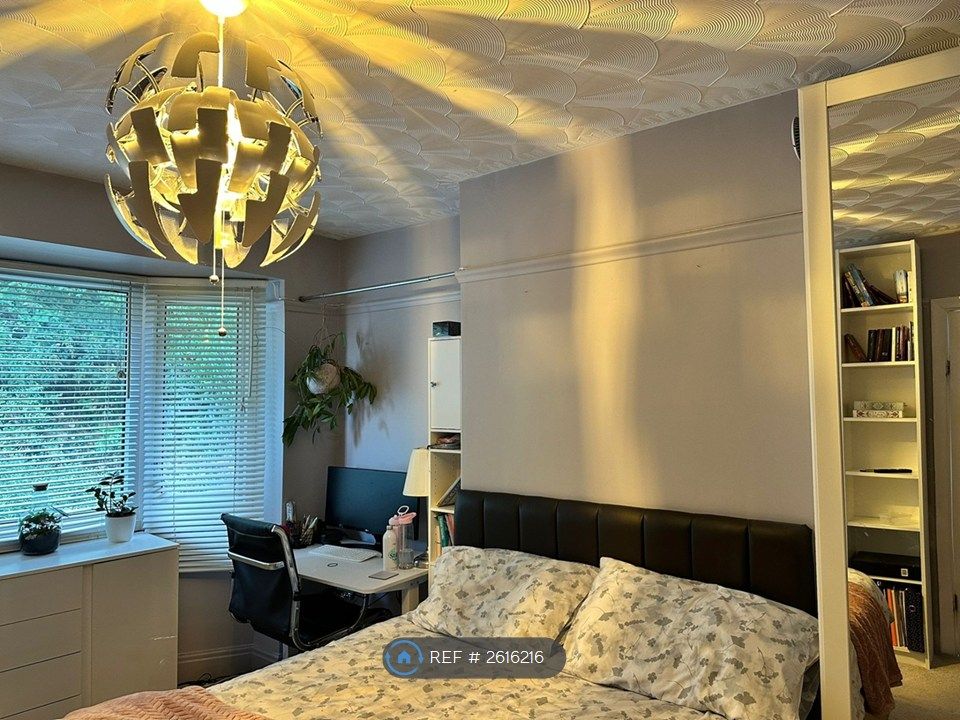 Property photo 1 of 24 Quiet Room With Bay Window, Birdsong &amp; Greenery