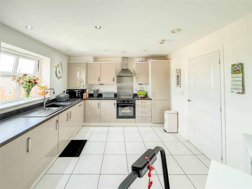 Property photo 2 of 14 Dining Kitchen