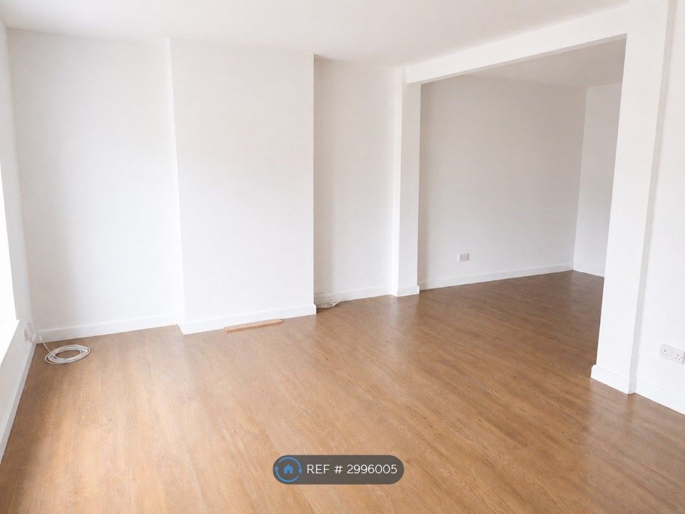 Property photo 3 of 14 Living Room
