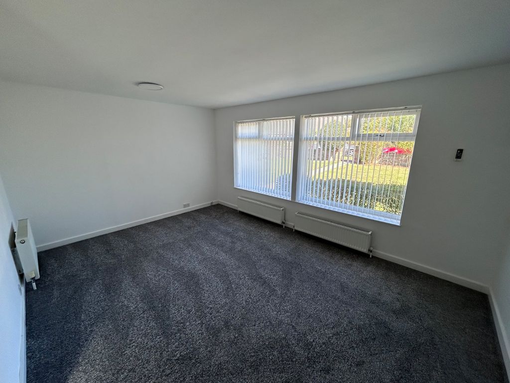Property photo 2 of 41 Lounge