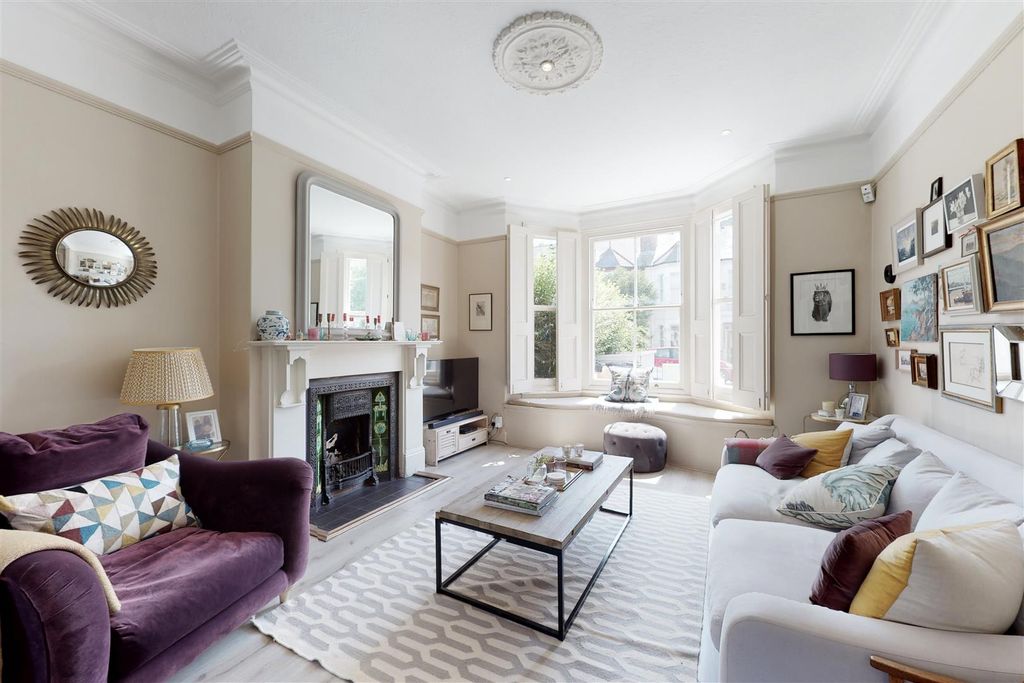 Property photo 2 of 28 Wolseley Gardens