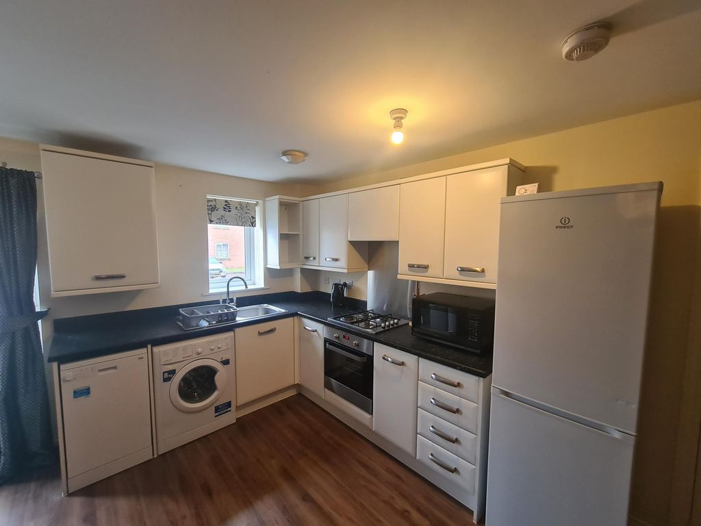 Property photo 2 of 10 Kitchen