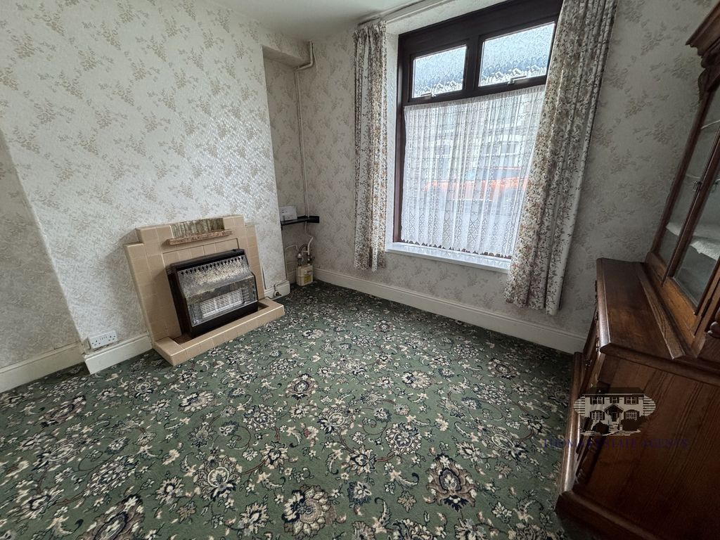 Property photo 2 of 10 Front Lounge