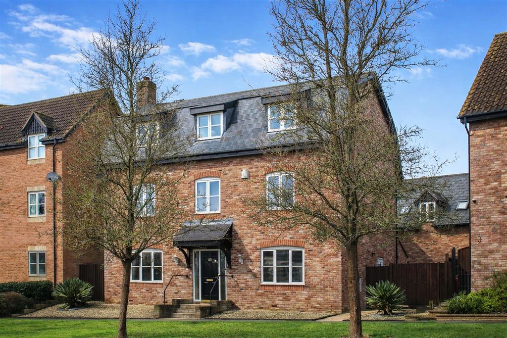 Property photo 1 of 44 F4F2754E-Aa8B-4954-8C01-C6Fc8Fda76C8.Png