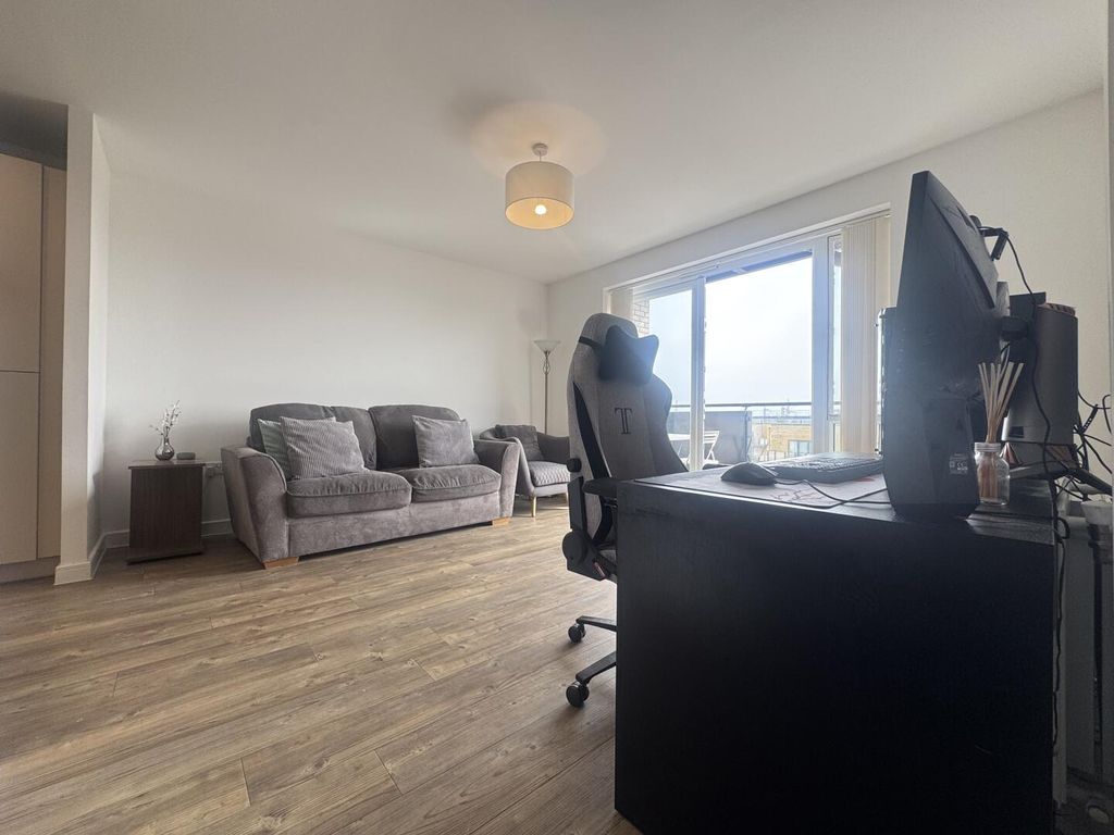 Property photo 3 of 35