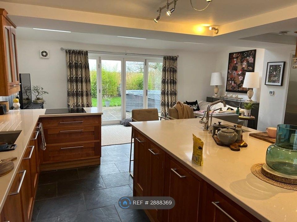 Property photo 3 of 28 Kitchen