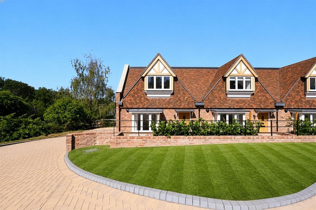 Property photo 1 of 23 Putting Green Cottages.Jpg