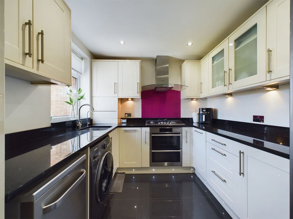 Property photo 3 of 28 Kitchen