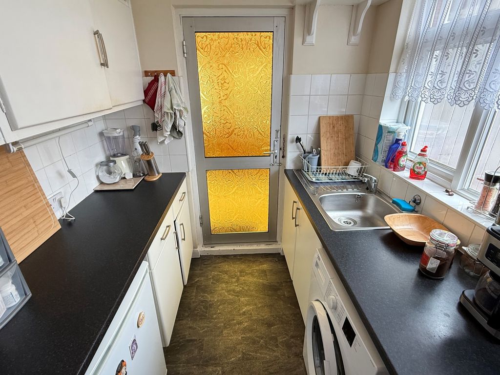Property photo 3 of 8 Kitchen