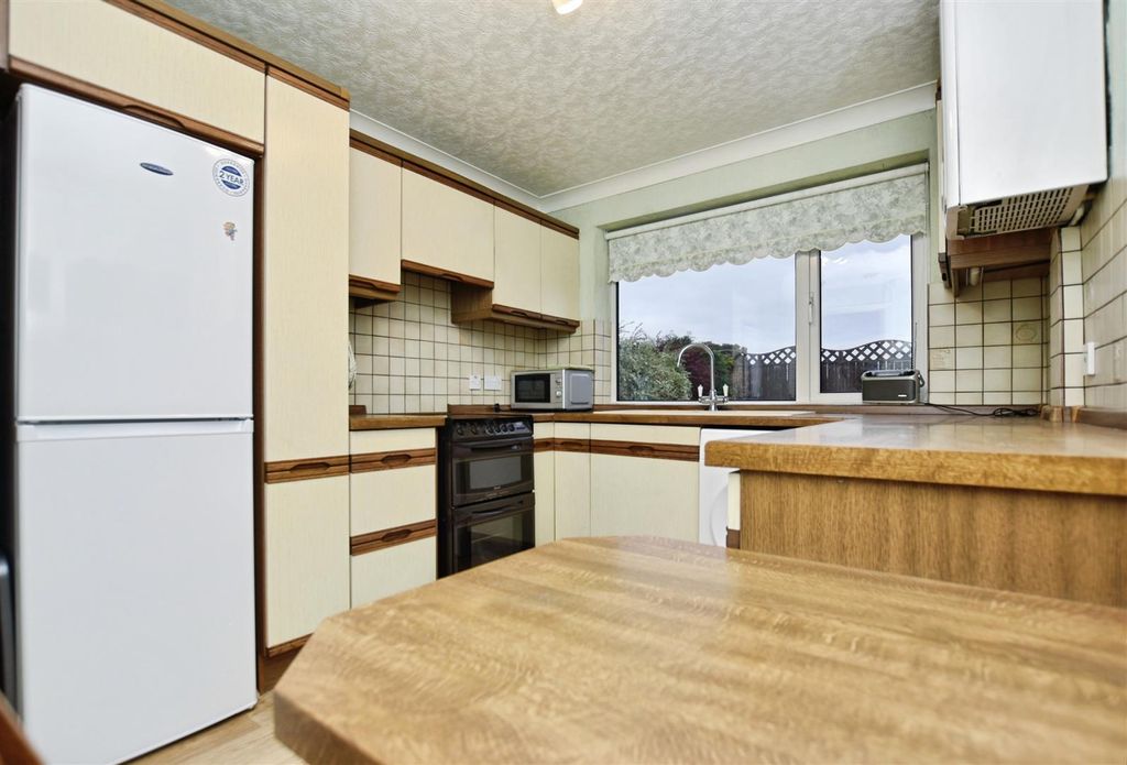 Property photo 3 of 14 Breakfast Kitchen