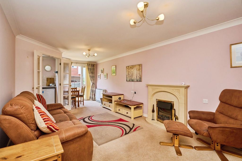 Property photo 2 of 17