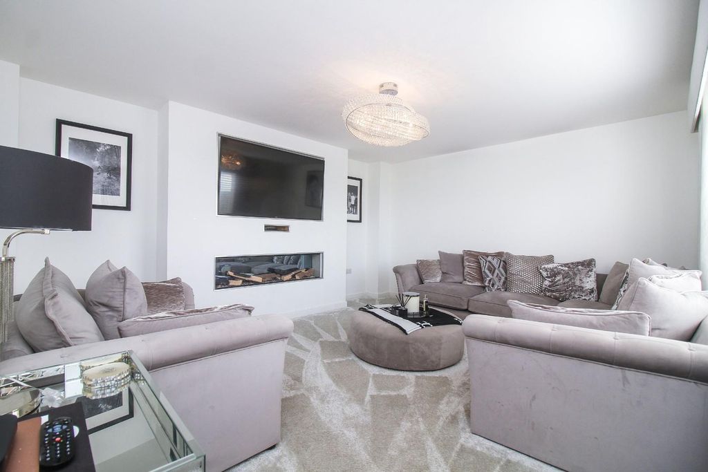 Property photo 2 of 11 Living Room