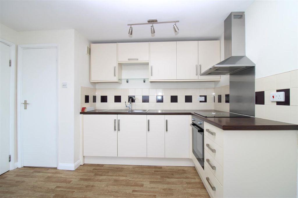 Property photo 2 of 9 Kitchen