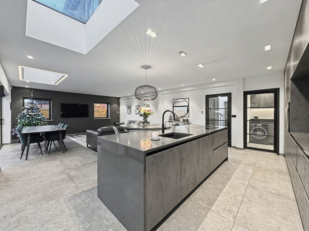 Property photo 3 of 43