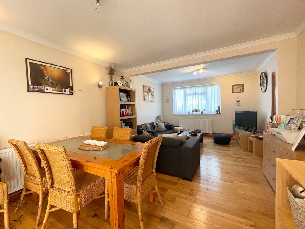 Property photo 3 of 15 Dining Area