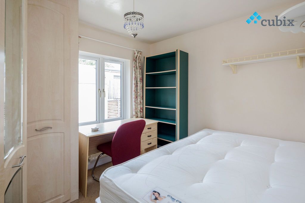 Property photo 3 of 34