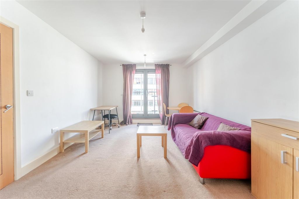 Property photo 2 of 19 22 Charles Street Centro 2.Jpg