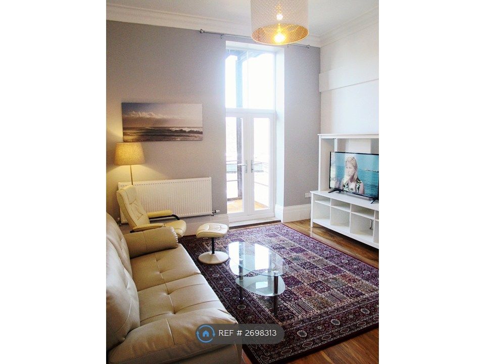 Property photo 1 of 10 Living Room