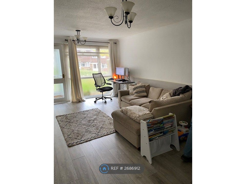 Property photo 2 of 11 Lounge