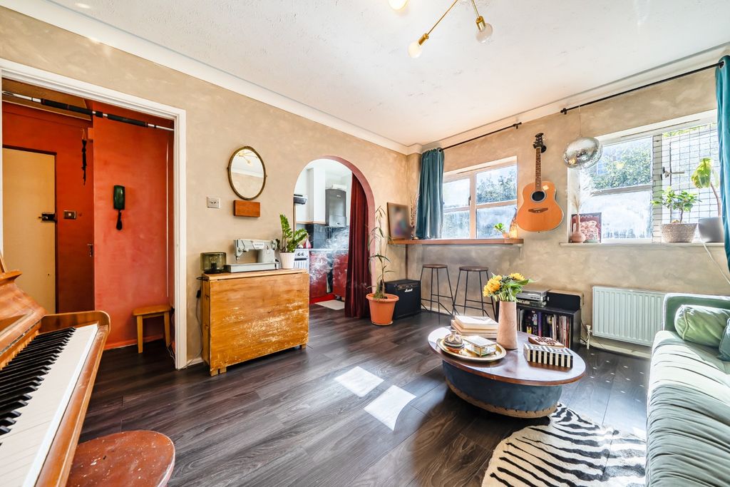 Property photo 2 of 11 5531632